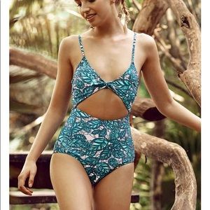 Cupshe lush leaves print one piece